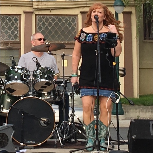 Meet your Posher, Julie layne - Picture 5 of 7